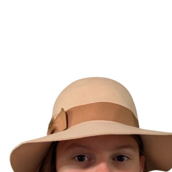 Beltmar women's vintage cream hat with ribbon feather details flawed - Picture 3 of 10